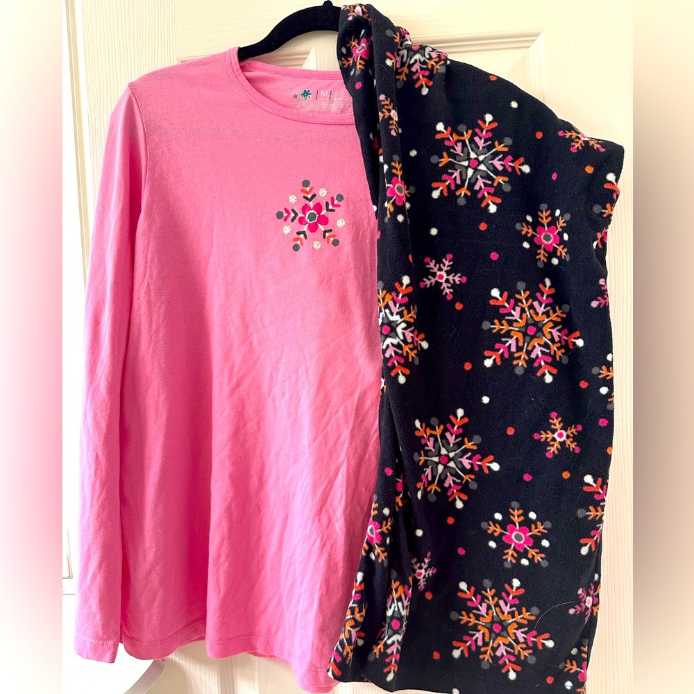 COPY - Long sleeve pink snowflake pajama set